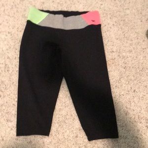 VS PINK yoga crops